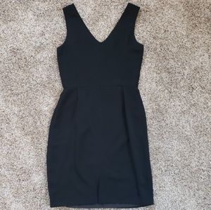 Harve Bernand Black Sleveless V-Neck Dress